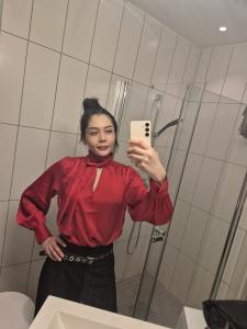 617746381: Chica busca chico en Madrid