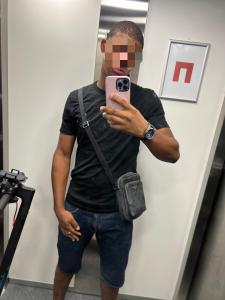 610947608: Chico busca chica en Barcelona