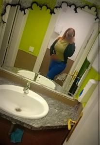 614094046: Chica busca chico en León