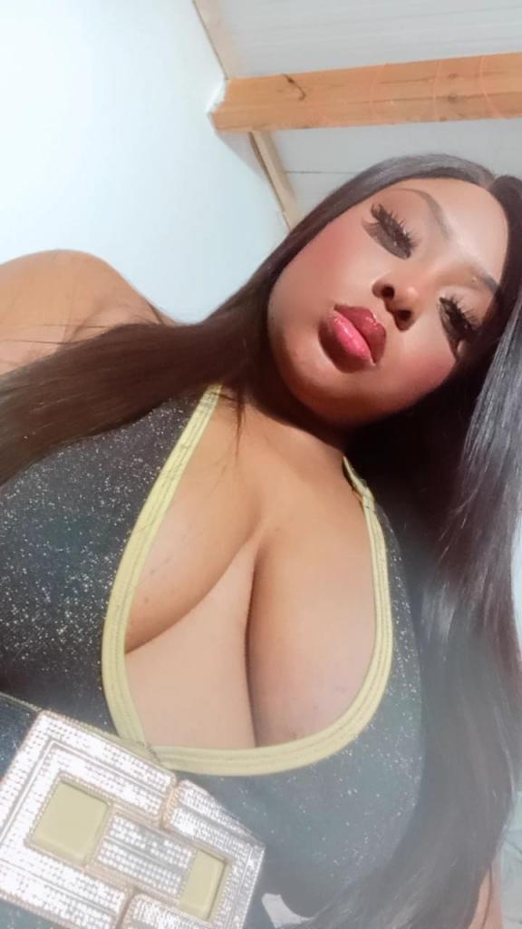 658139399: Chica busca chico en Málaga