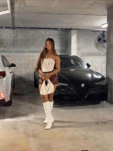 643881305: Chica busca chico en Granada