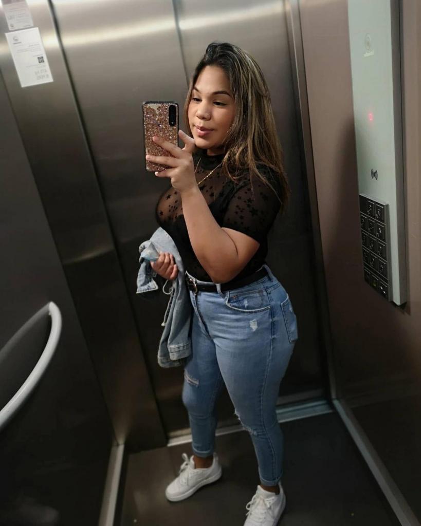 631227933: Chica busca chico en Gerona