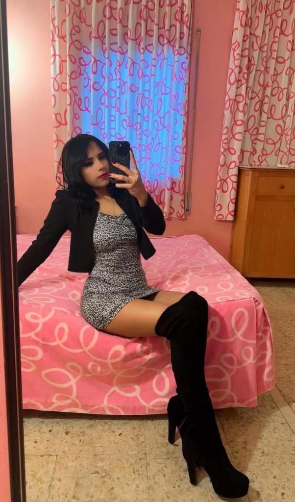 643367591: Chica busca chico en Barcelona