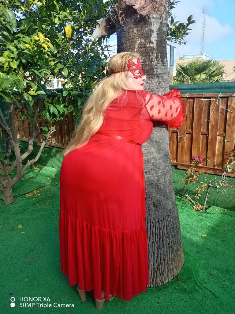 Chica busca chico en Alicante: Chica busca chico