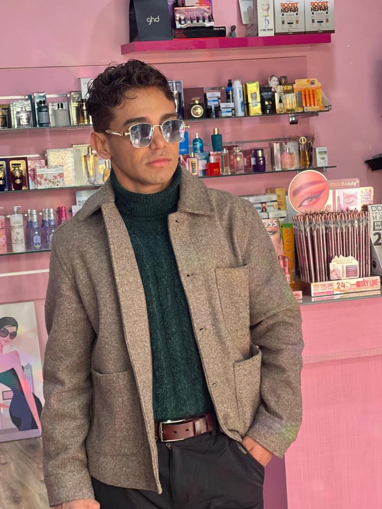 Chico busca chica en Granada: 