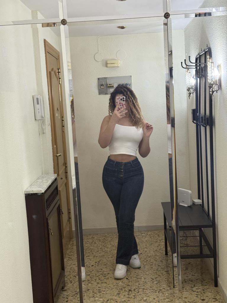 643654540: Chica busca chico en Murcia