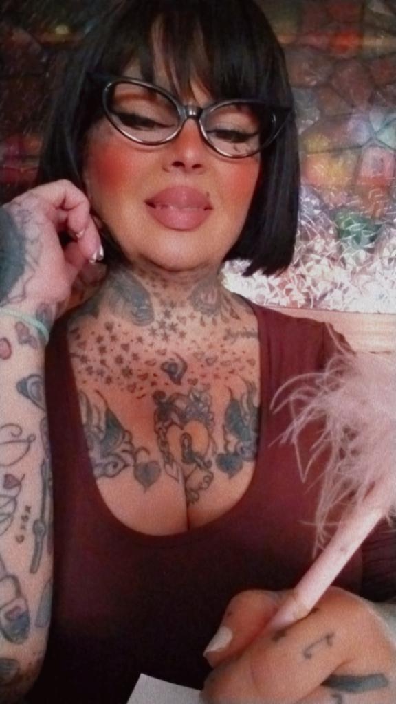 Chica busca chico en Granada: 