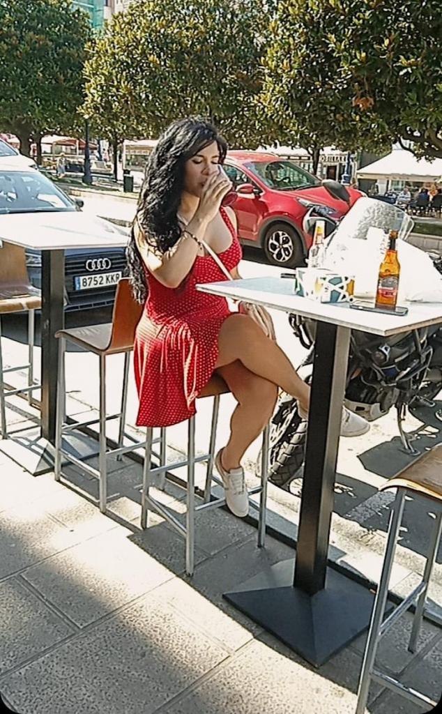 662907575: Chica busca chico en Cantabria