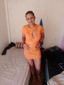 663140521: Chica busca chico en Barcelona