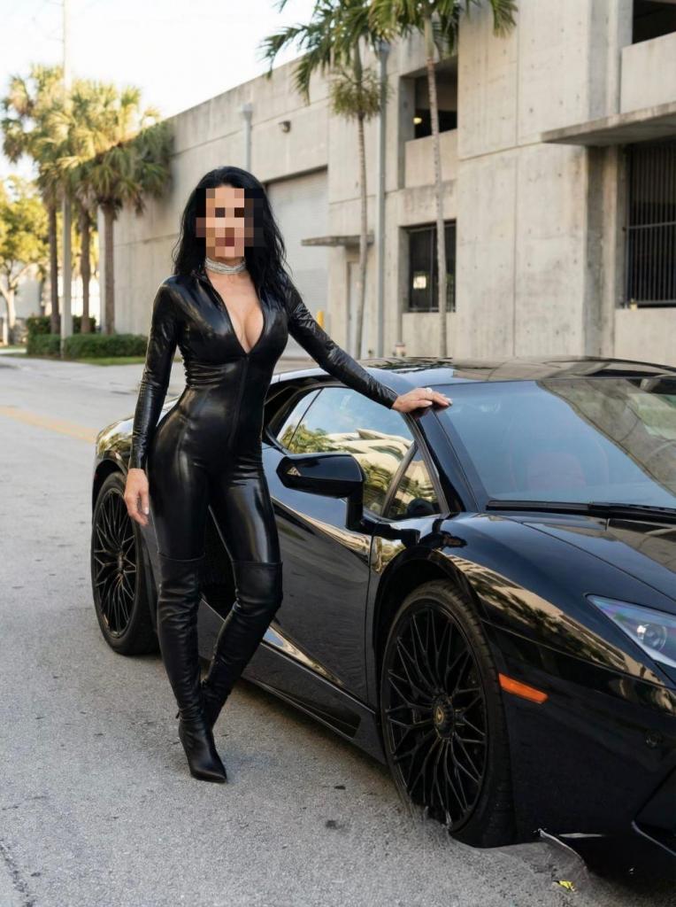 Chica busca chico en Ibiza: Chica busca chico