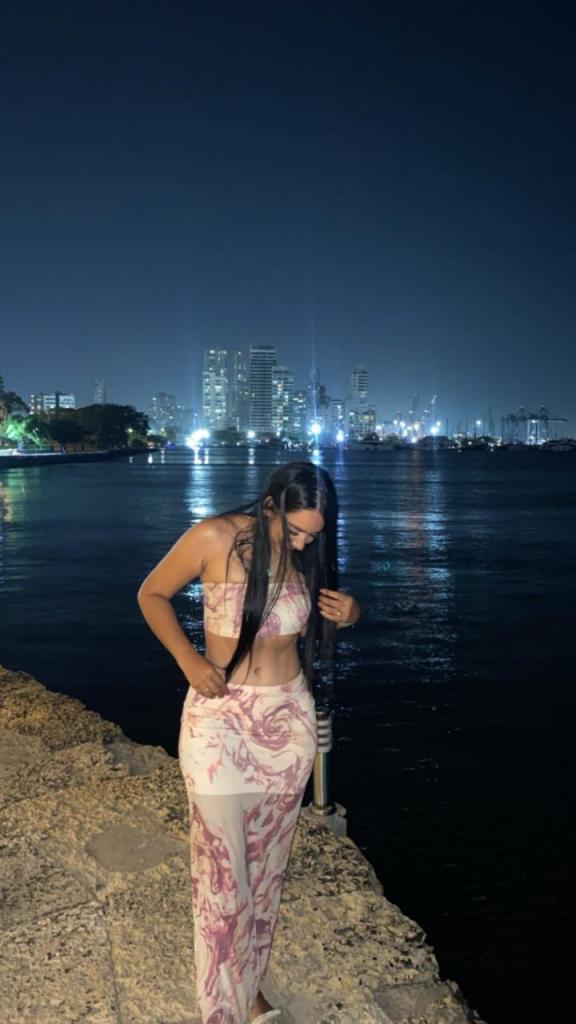 633662954: Chica busca chico en Navarra