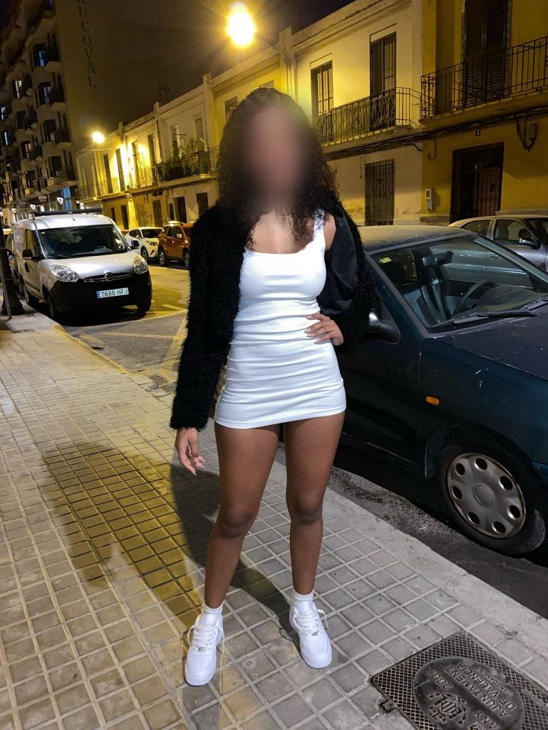 Chica busca chico en Valencia: Chica busca chico