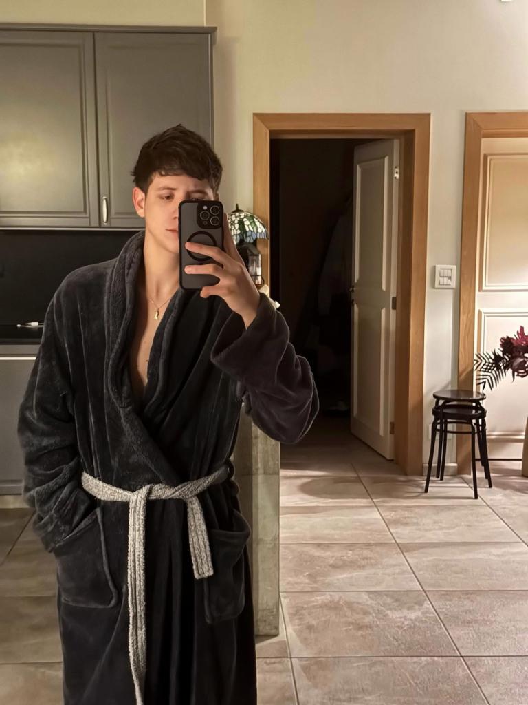 Chico busca chica en Granada: 