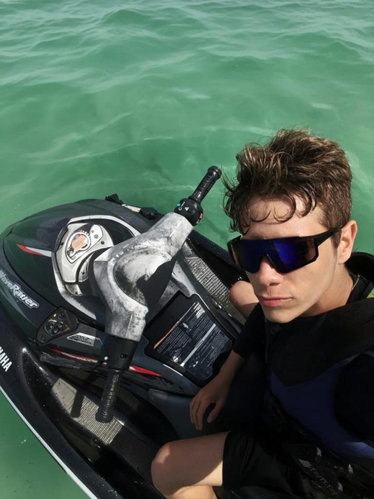 Chico busca chica en Granada: 