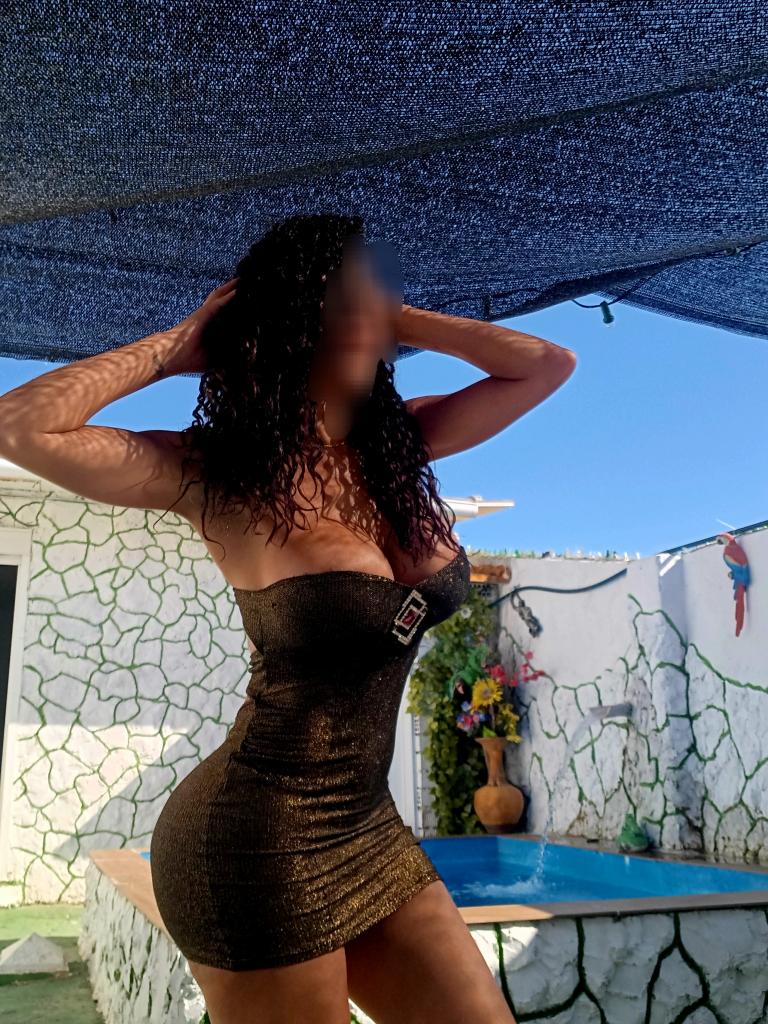 613858236: Chica busca chico en Cádiz