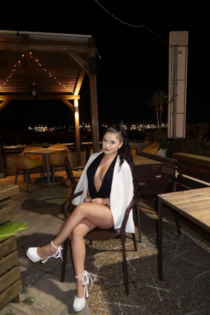 613571817: Chica busca chico en Cádiz