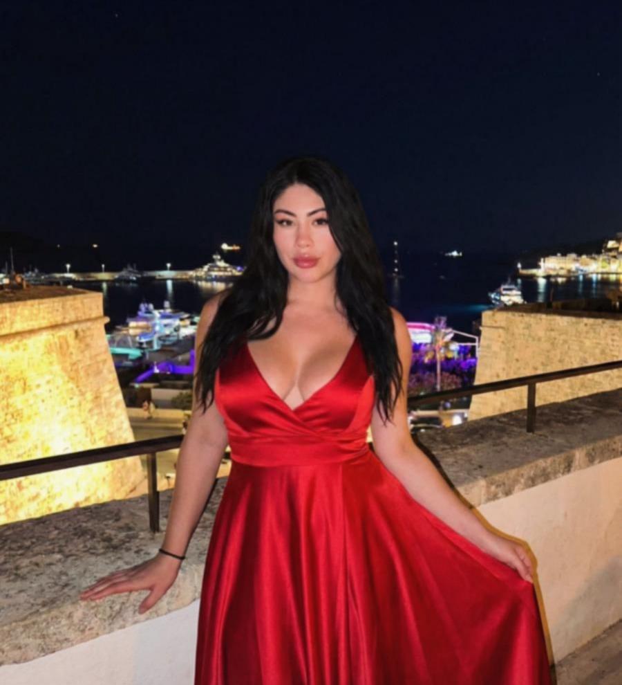 Chica busca chico en Ibiza: 