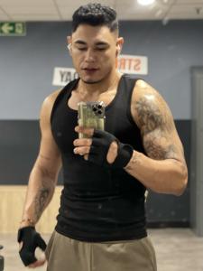 600418013: Chico busca chica en Pontevedra