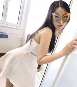 688165227: Chica busca chico en Barcelona