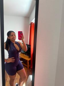 641079140: Chica busca chico en León