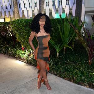 613681103: Chica busca chico en Cádiz