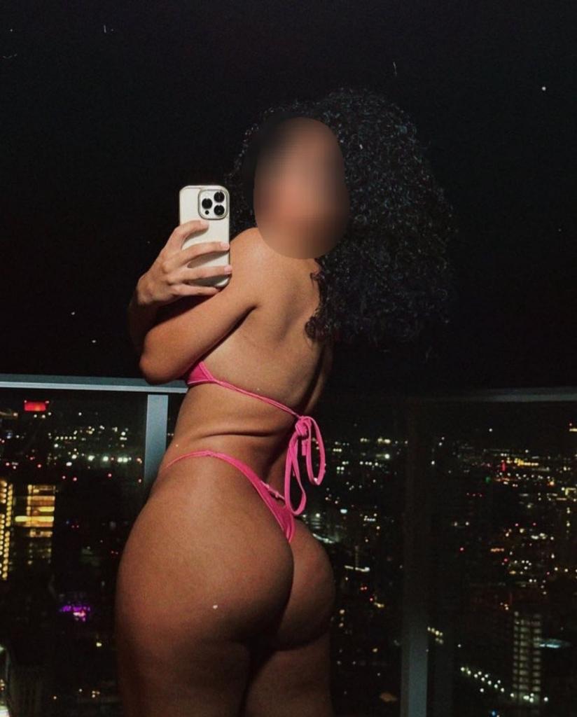 Chica busca chico en Zaragoza: Chica busca chico