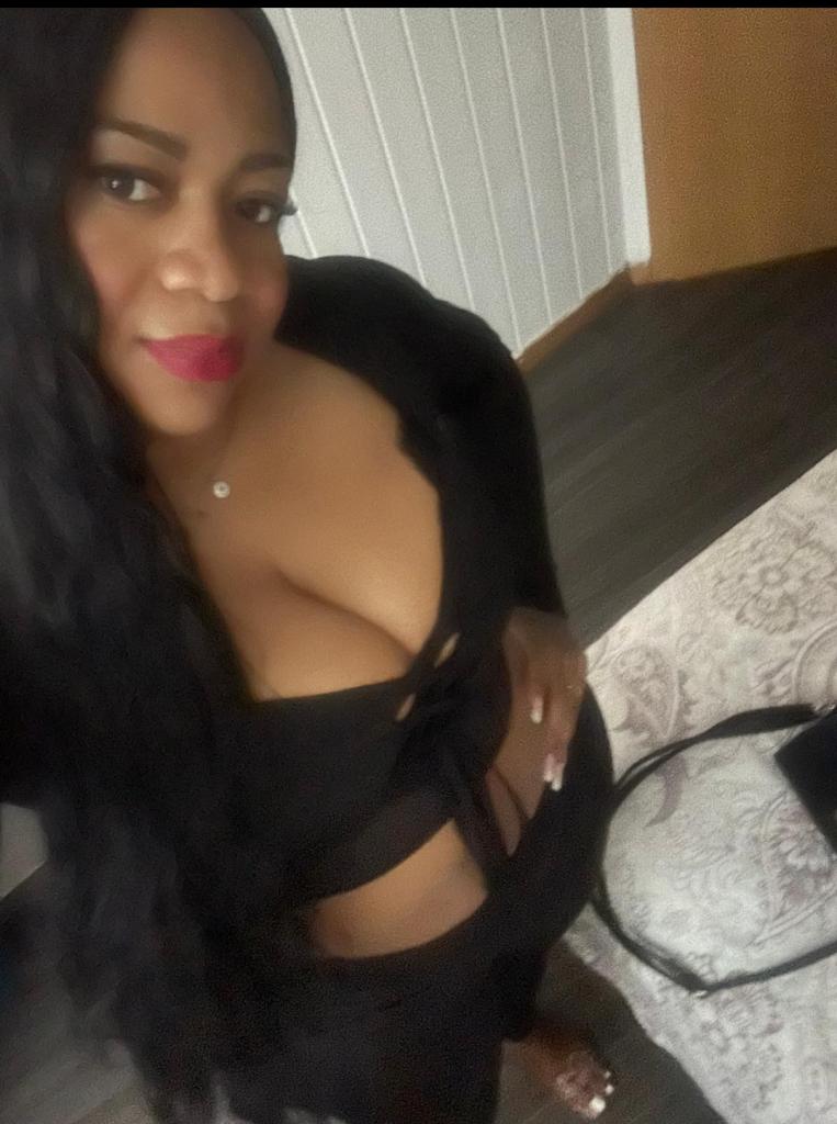 673581411: Chica busca chico en Cádiz