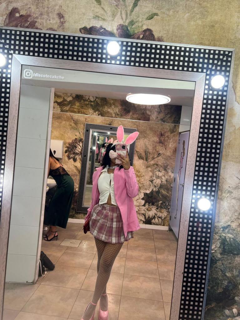 632863943: Chica busca chico en Madrid