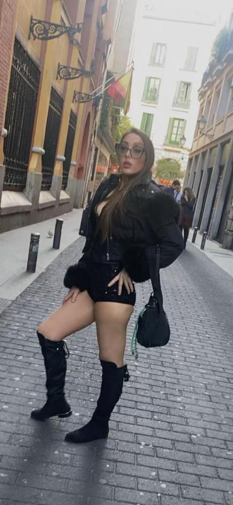 667726466: Chica busca chico en Madrid