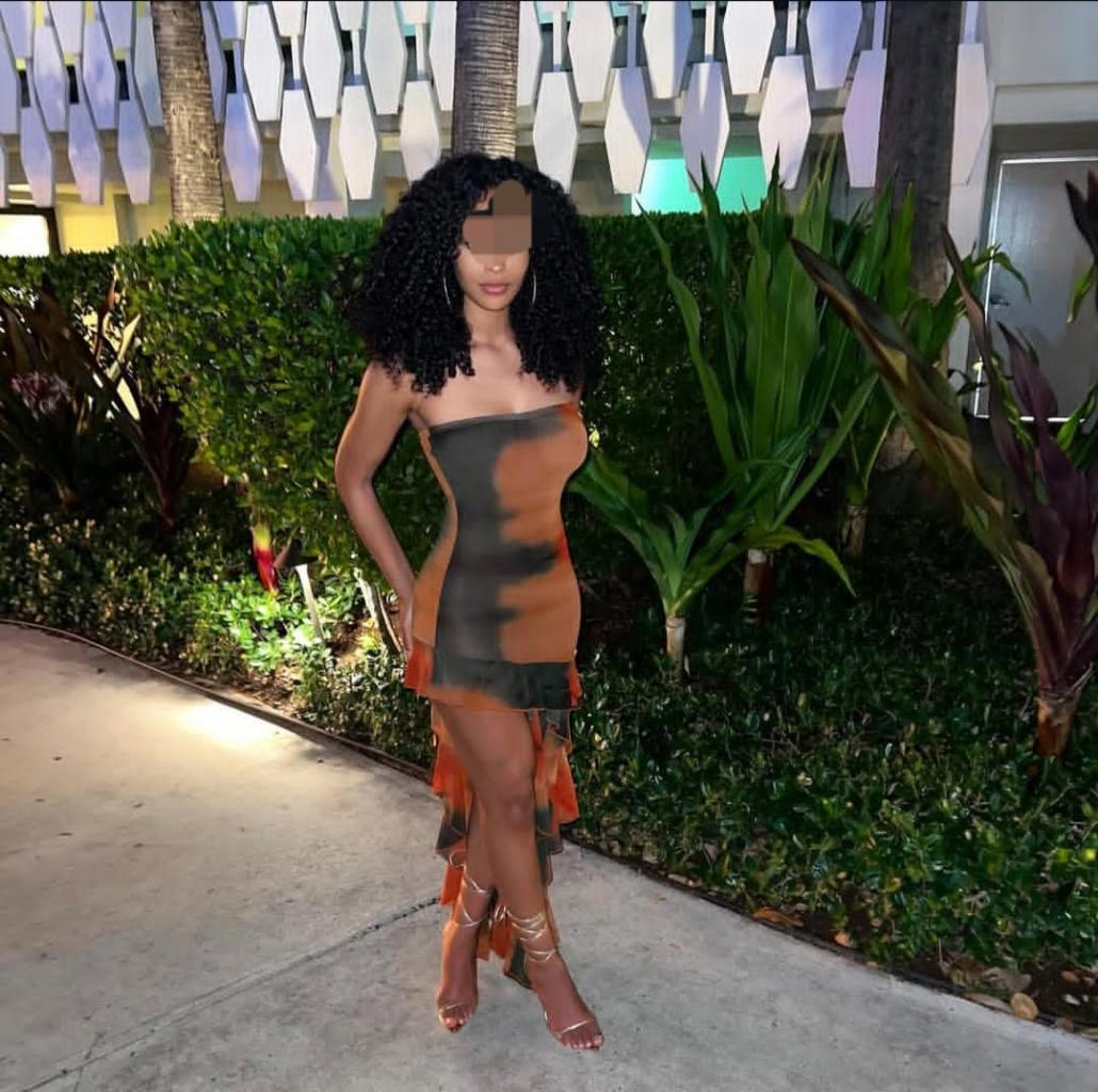 613681103: Chica busca chico en Cádiz