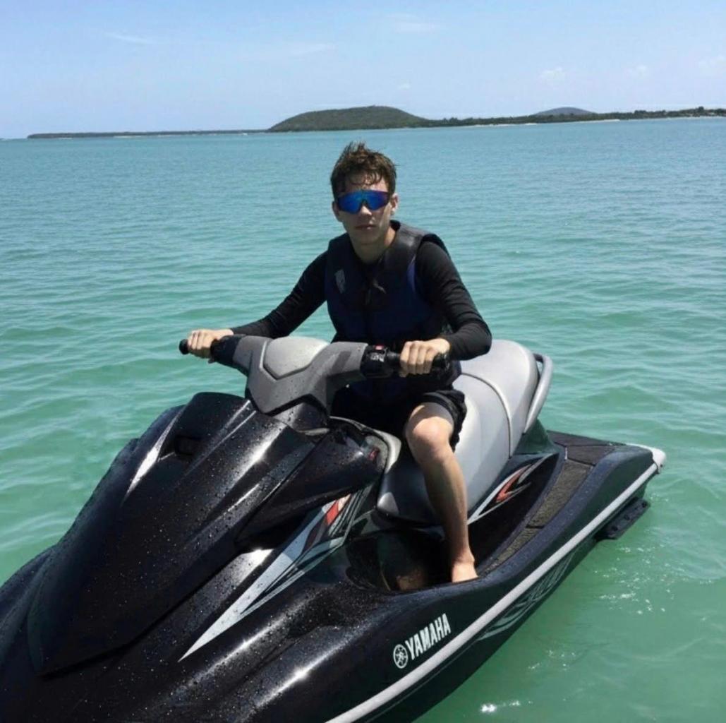 Chico busca chica en Granada: 