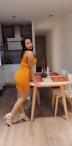 664039809: Chica busca chico en Barcelona