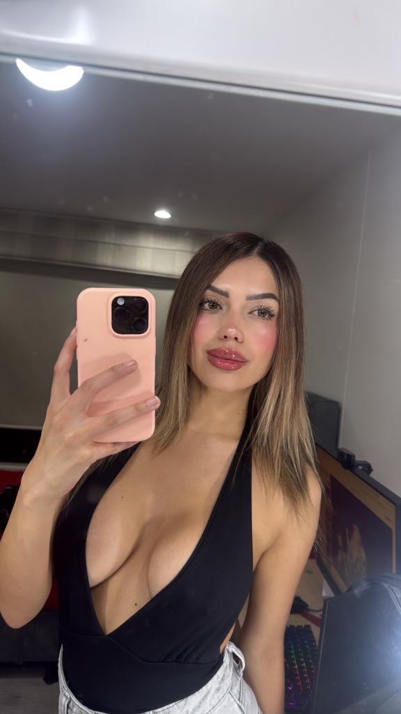 647220929: Chica busca chico en Mallorca