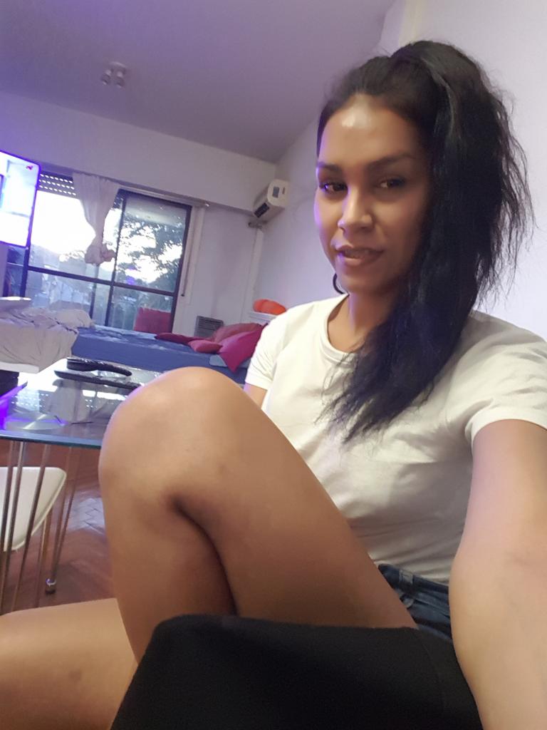 672038028: Chica busca chico en Madrid