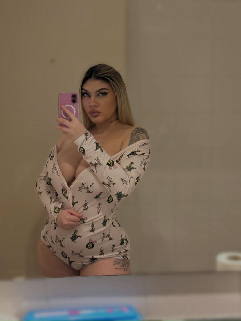 607302903: Chica busca chico en La Coruña