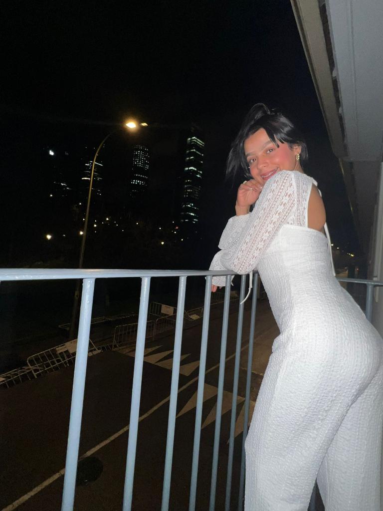 631231900: Chica busca chico en Barcelona