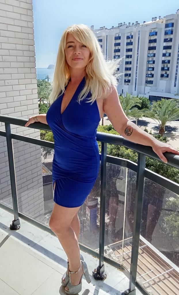 Chica busca chico en Alicante: Chica busca chico