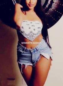 611328448: Chica busca chico en Barcelona