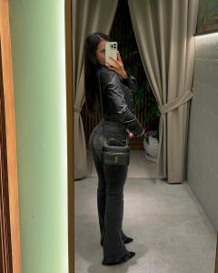 665365487: Chica busca chico en Barcelona