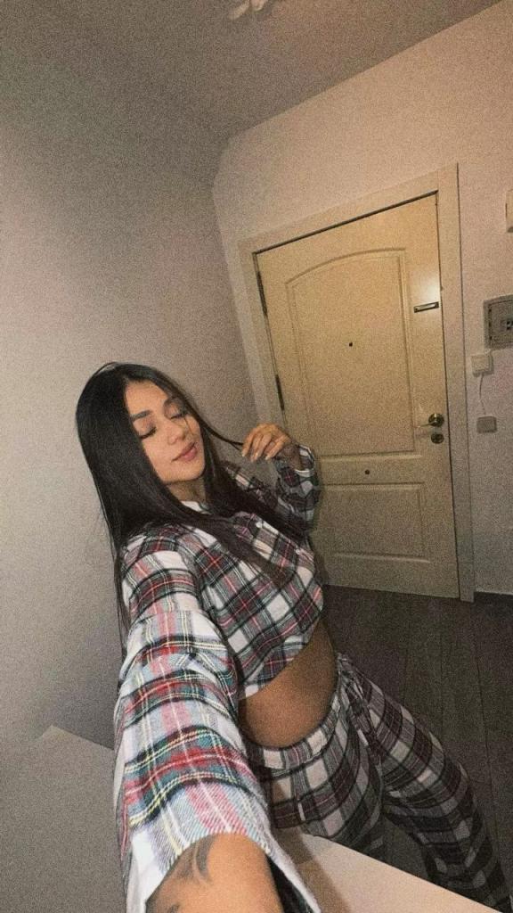 678864238: Chica busca chico en Málaga