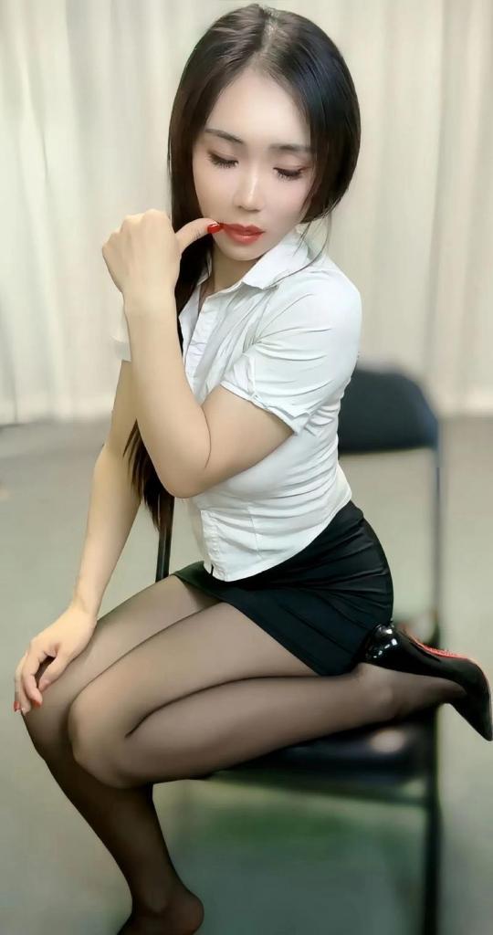 647138688: Chica busca chico en Barcelona