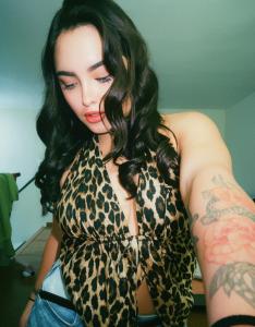 663092104: Chica busca chico en Barcelona