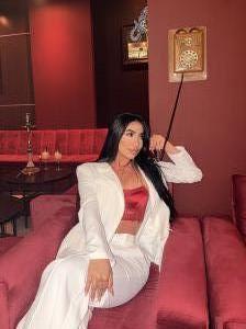 671325377: Chica busca chico en Madrid