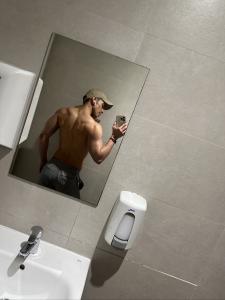 687204420: Chico busca chica en Barcelona