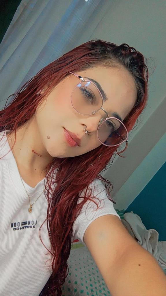 695487949: Chica busca chico en Málaga