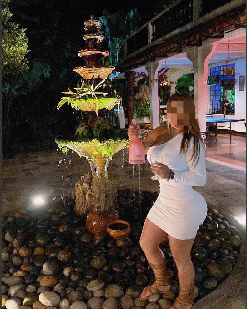 617260147: Chica busca chico en Barcelona