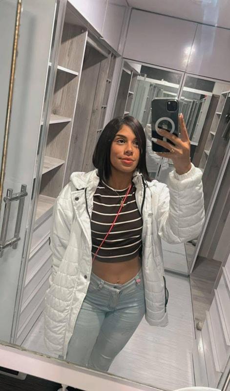 697388135: Chica busca chico en Navarra