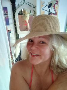 673044818: Chica busca chico en Málaga
