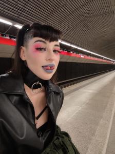 610829320: Chica busca chico en Barcelona
