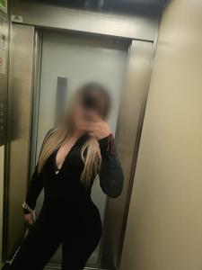 697249945: Chica busca chico en Barcelona